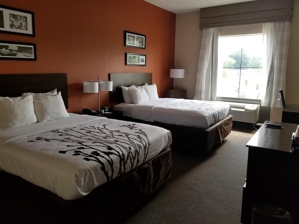 Sleep Inn & Suites Dyersburg I-155 18/39
