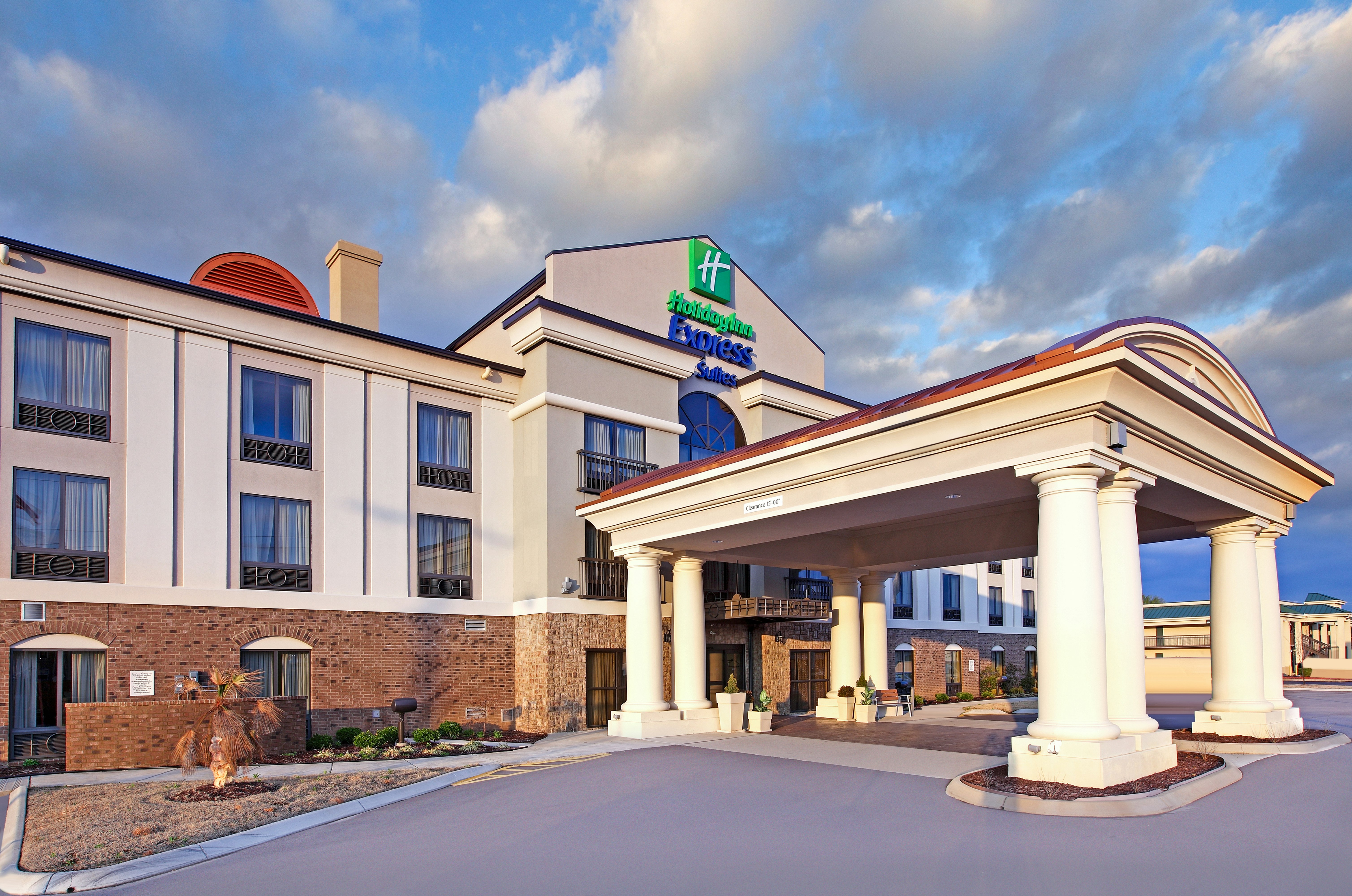 Holiday Inn Express Suites Covington 40/40