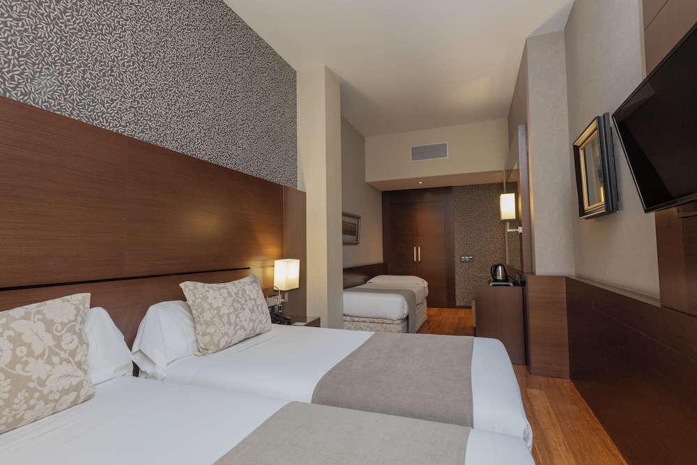 ROOM, TRIPLE