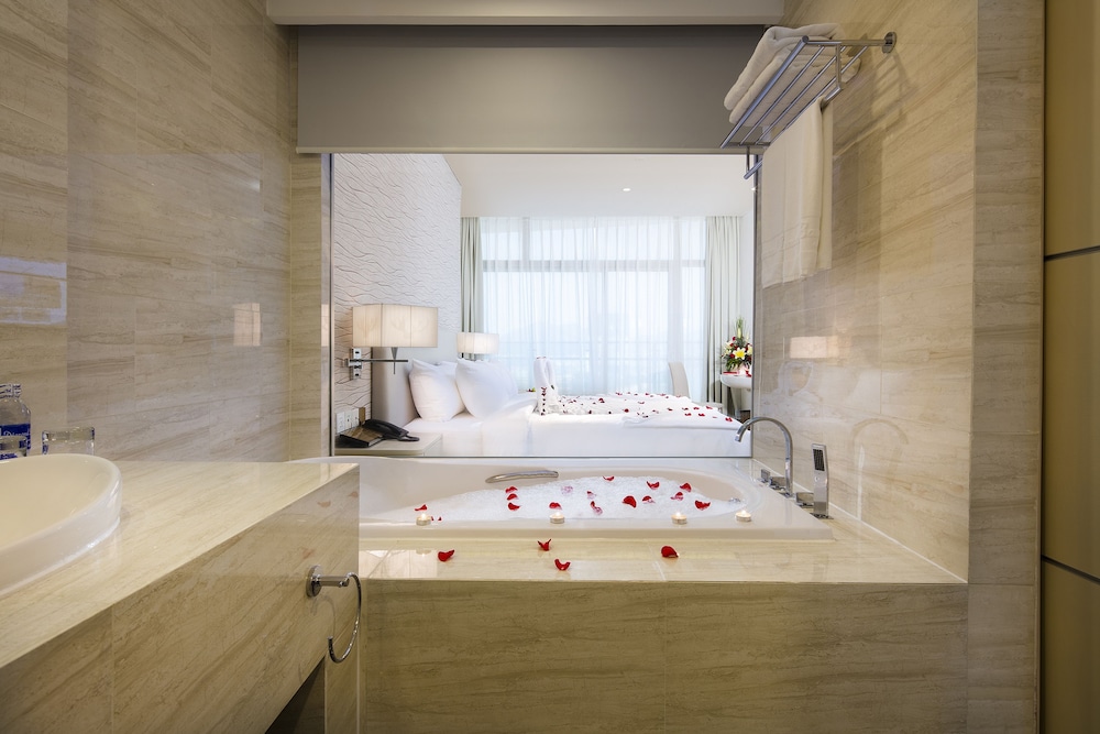 غرفة ملكية غراند بسرير كينج، DIAMOND BAY HOTEL 9/10