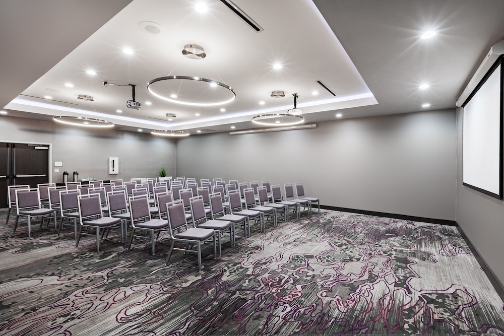 Holiday Inn Lubbock South 50/54
