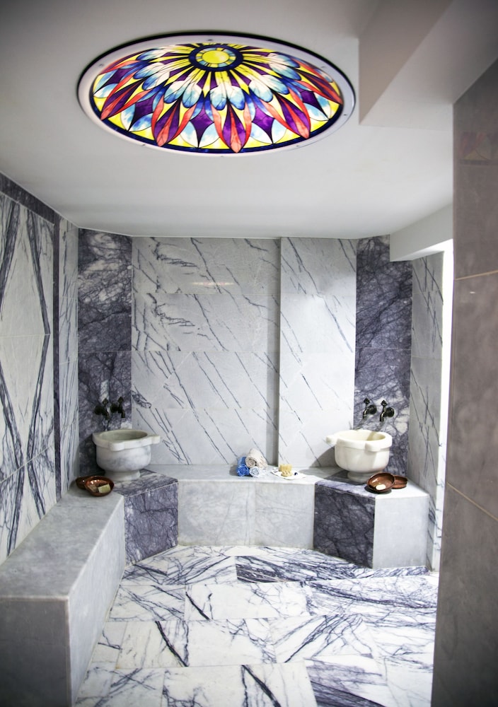 Armis Hotel 4/50