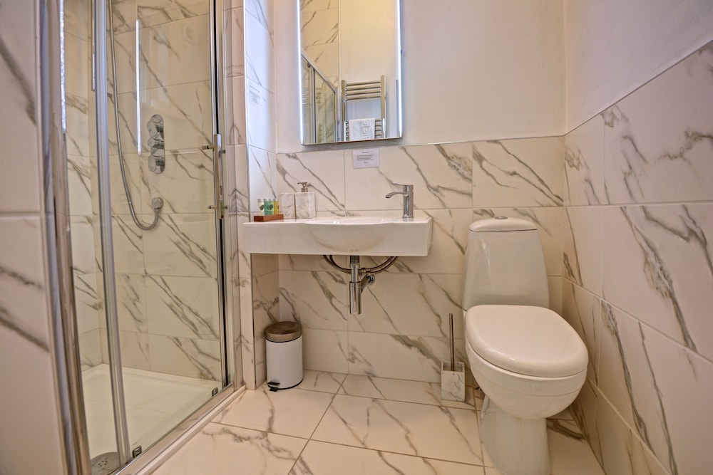 Holiday Cottages And North Star Apartment 26/30