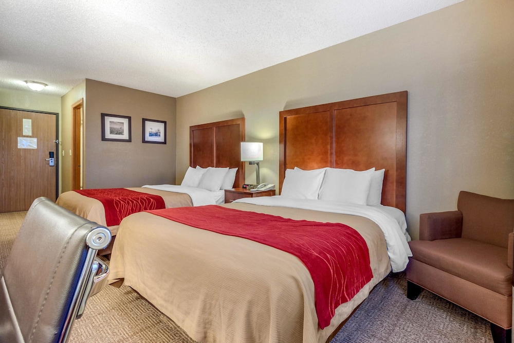 Comfort Inn and Suites Hays I-70 18/46