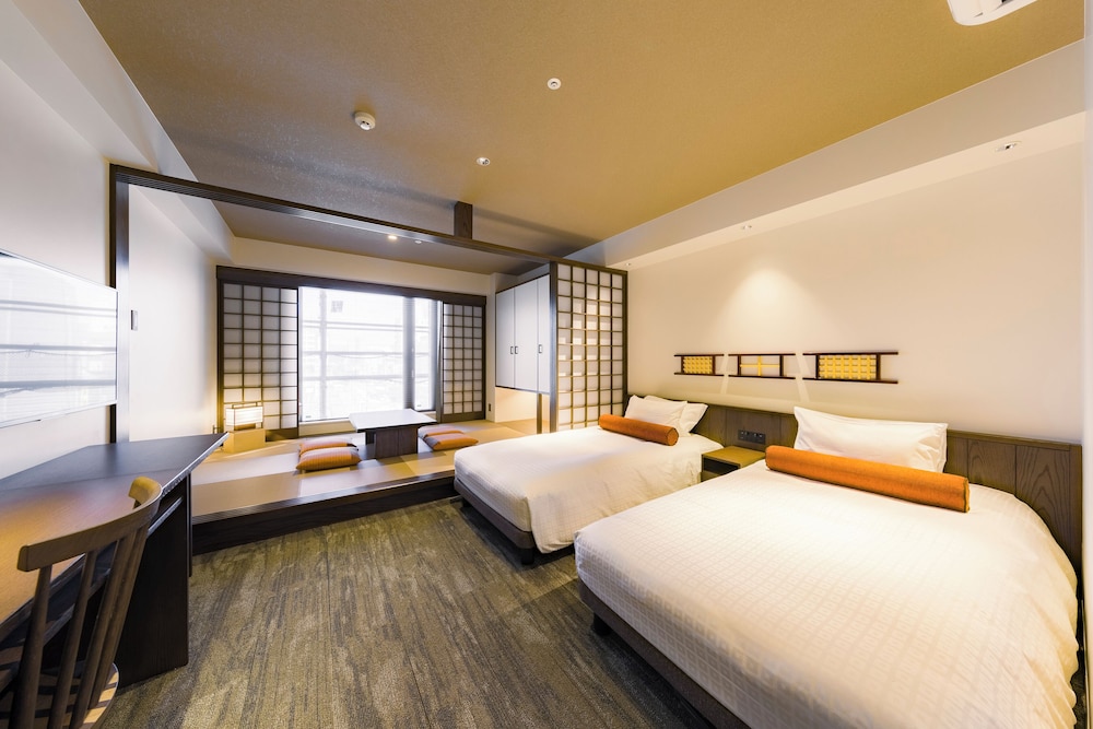 JAPANESE WESTERN, TWIN BEDS, LAUNDRY
