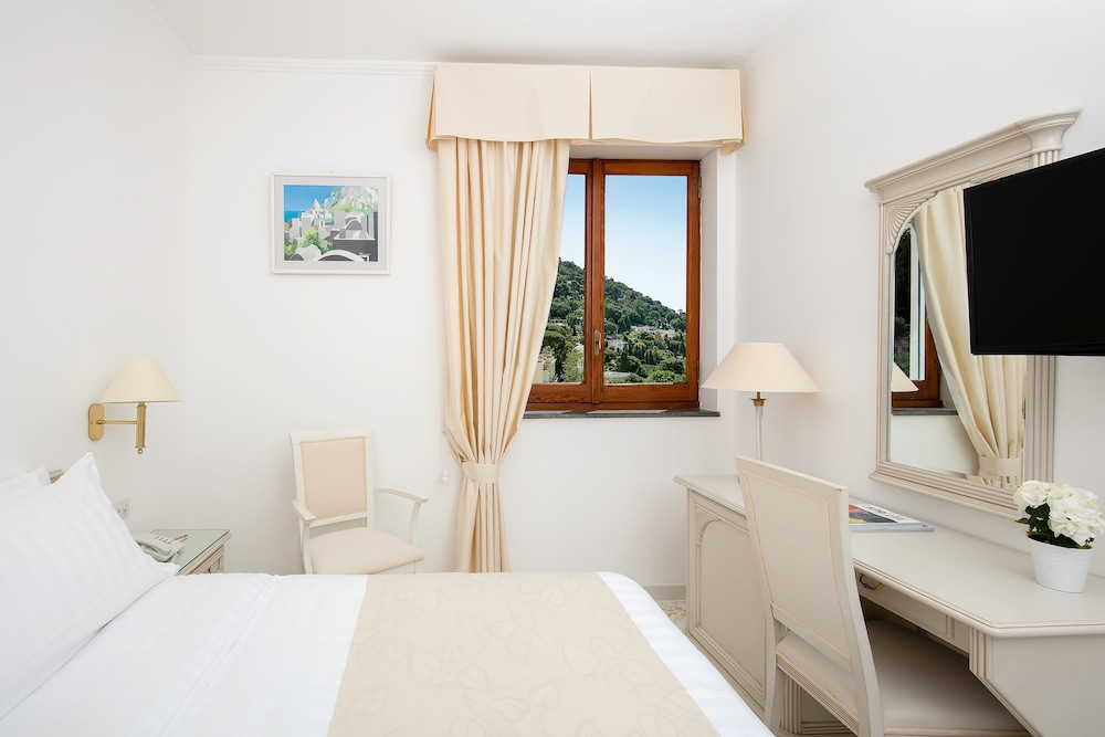 Hotel Syrene Capri 26/69