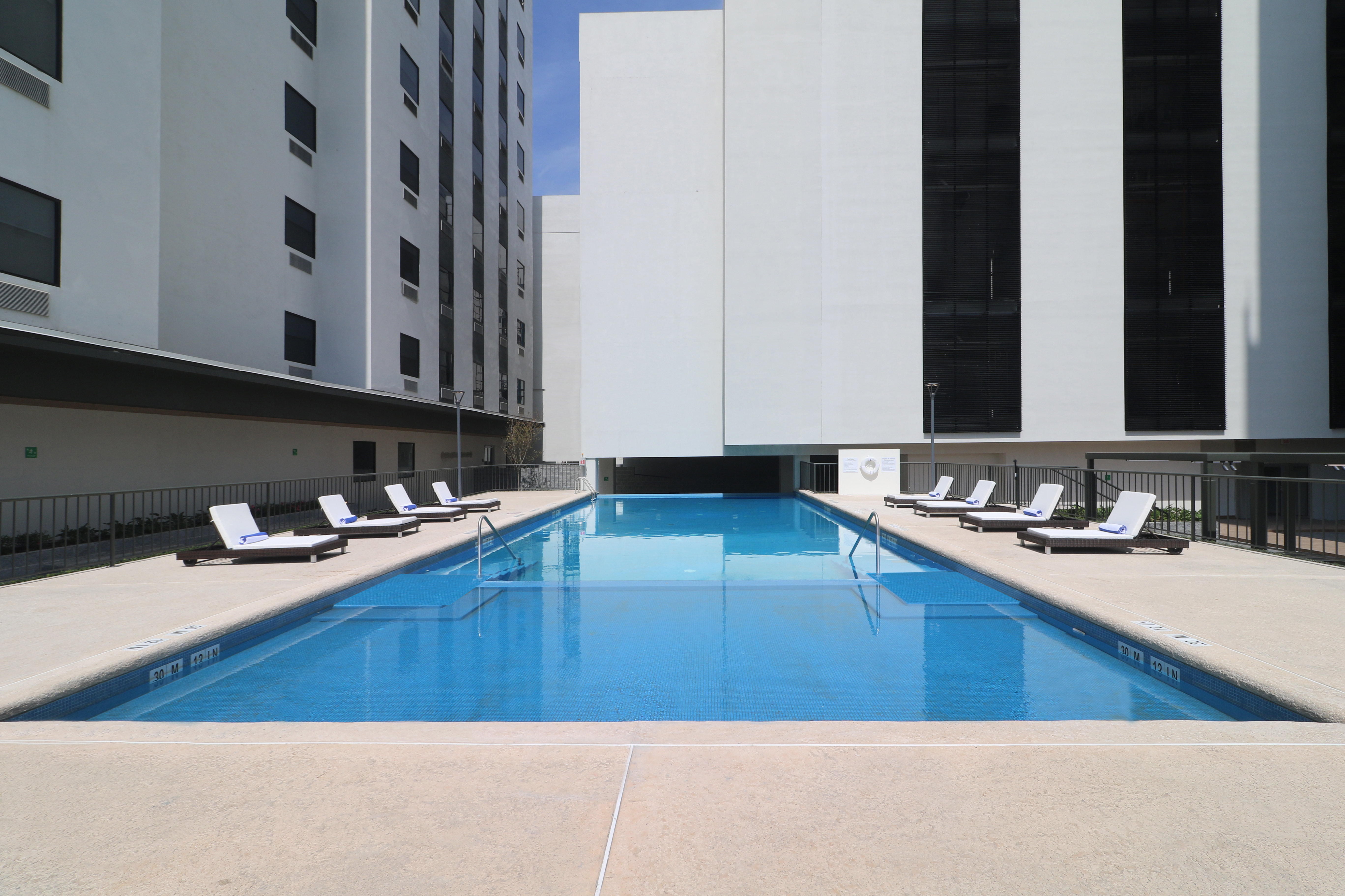 Holiday Inn And Suites Monterrey Apodaca Zona Airport 75/77