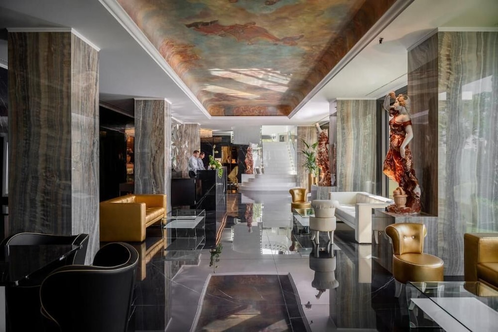 The Promenade Luxury Wellness Hotel 61/68