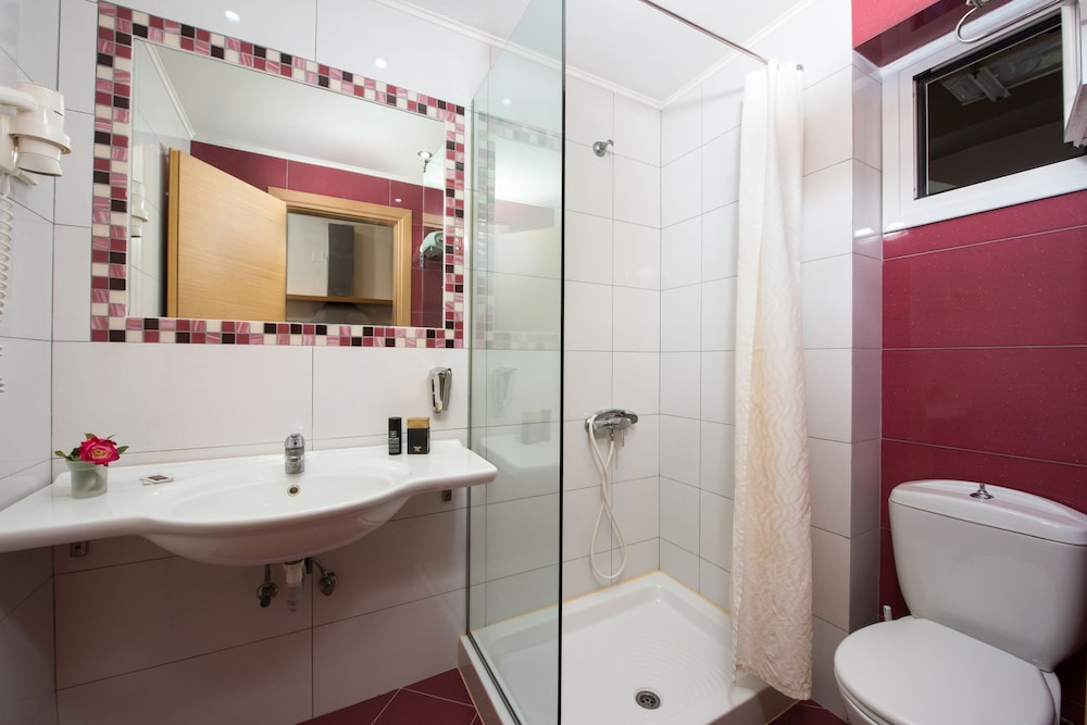 ROOM, DOUBLE OR TWIN BED, SIDE POOL VIEW