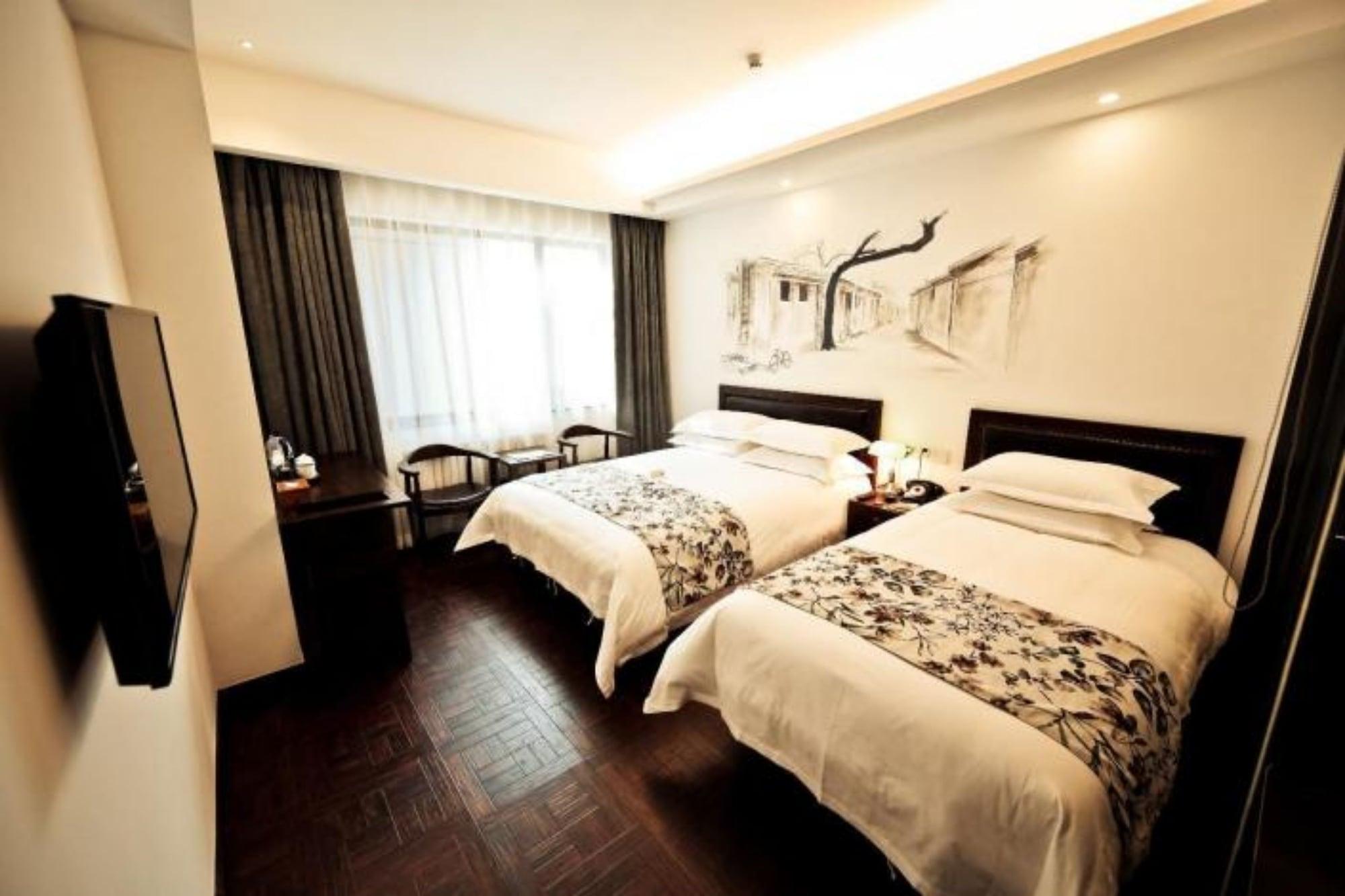 Room at Nostalgia Hotel (Beijing Guomao Jinsongpingyuan Metro Station), BEIJING