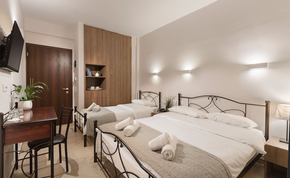 Minavra Hotel 8/43