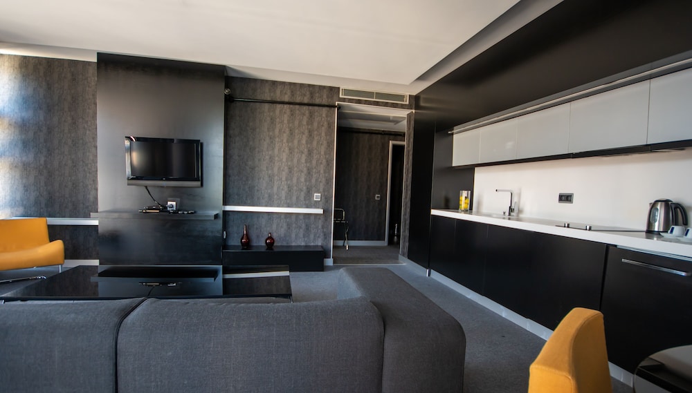 Vernazza Suites Hotel 14/19