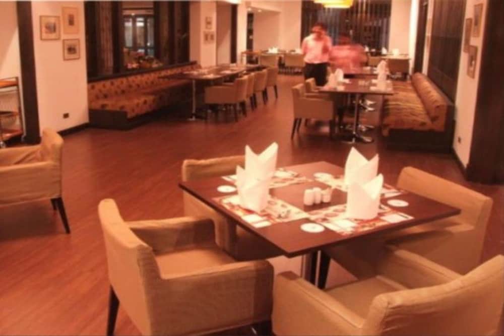 Sunee Grand Hotel And Convention Center 28/41
