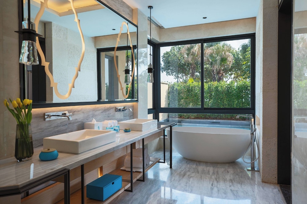 Deluxe, Villa, King Bed, Courtyard View, Outdoor Pool، Renaissance Xiamen Hotel 4/4