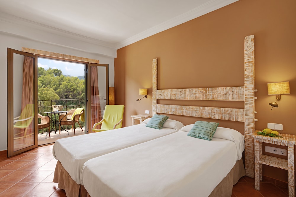 ROOM, SINGLE, DOUBLE BED