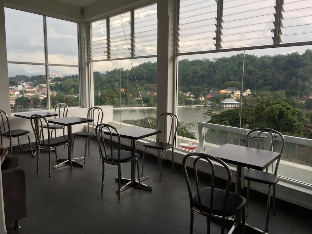 Kandy Supreme Hotel 45/61