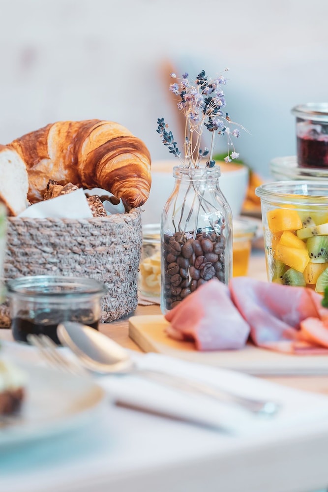 La Belle Vue Boutique Hotel And Cafe 17/50