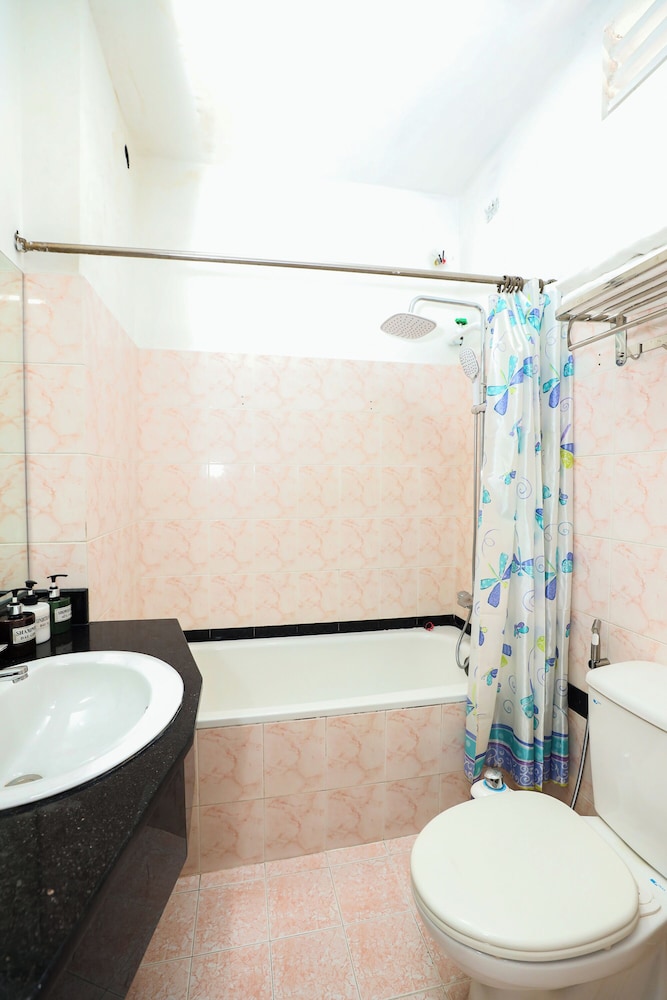 Hanh Phuc Hotel 53/55