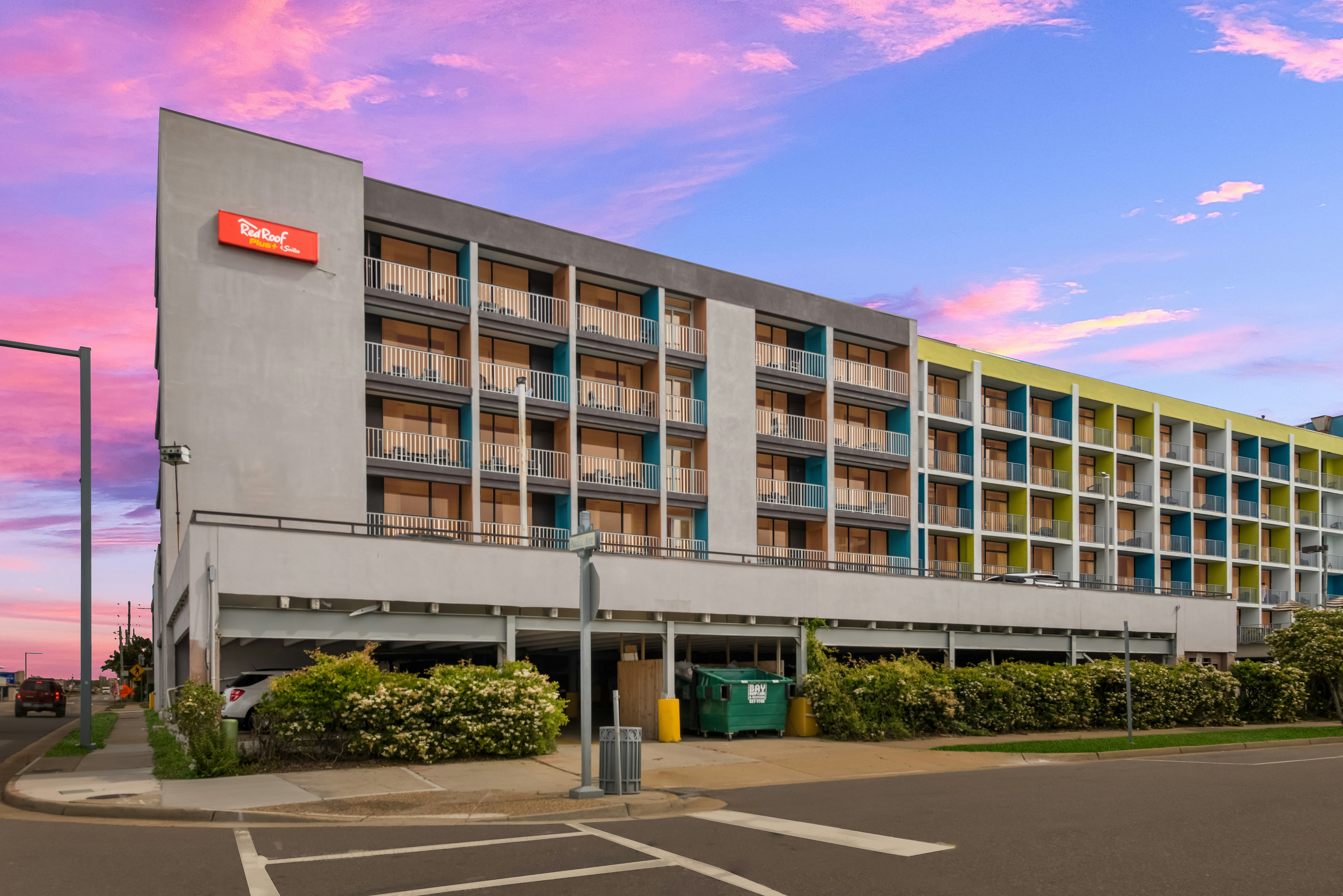 Red Roof PLUS+ & Suites Virginia Beach - Seaside 4/45