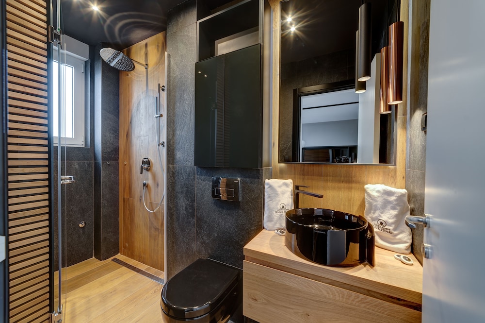 Black Pearl Luxury Suites 17/44