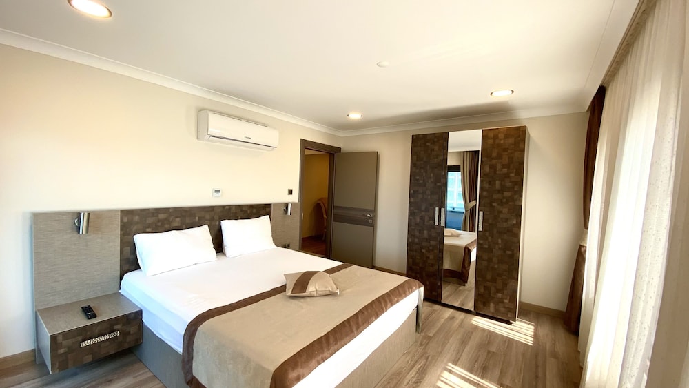 Caykent Suites Deluxe Hotel 4/50