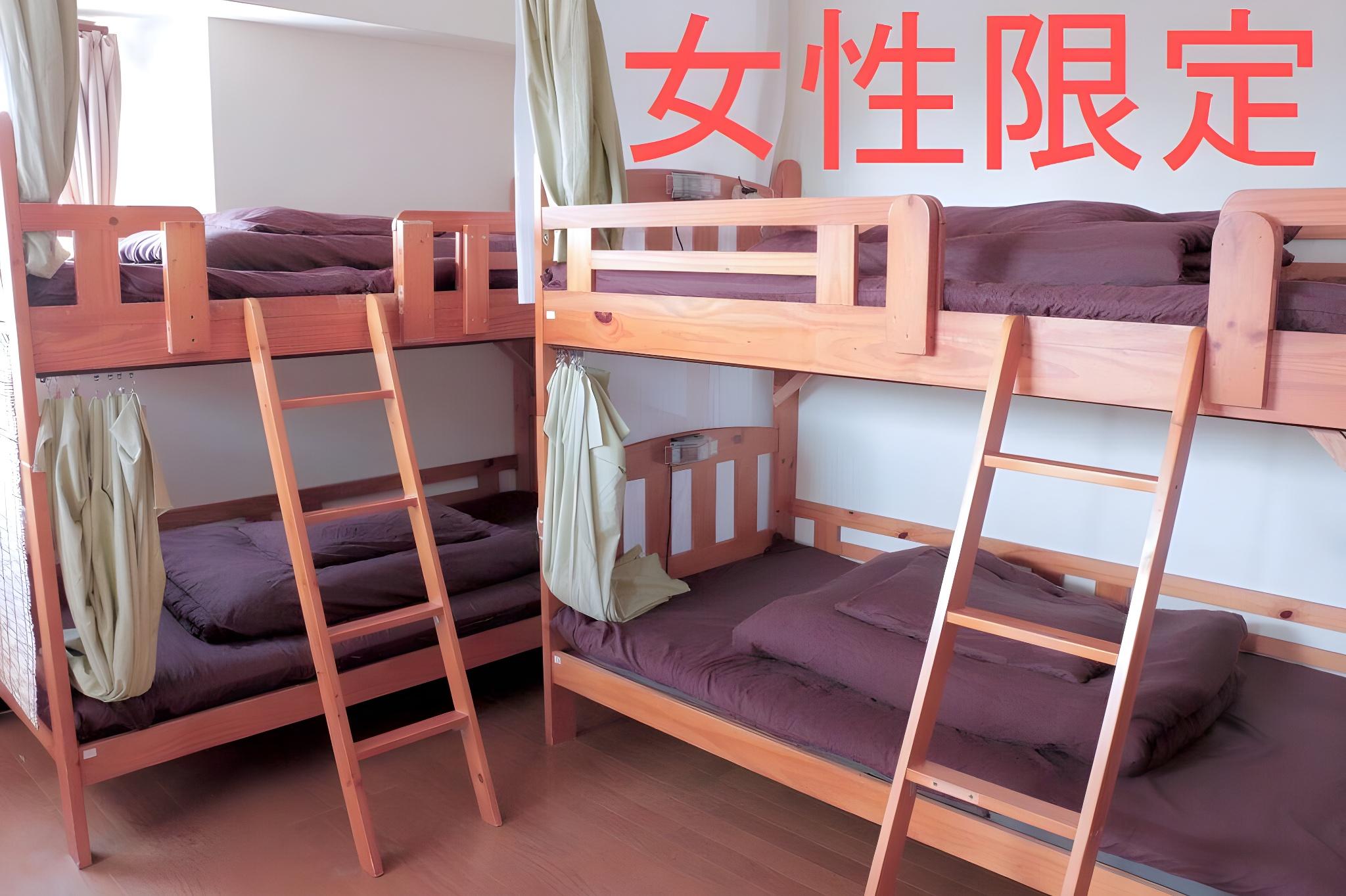 Female Dorm, Female Only, Standard, Single