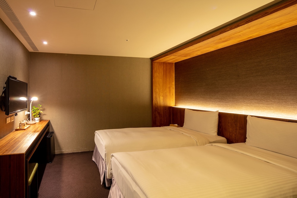 Standard, Twin Beds, No Window