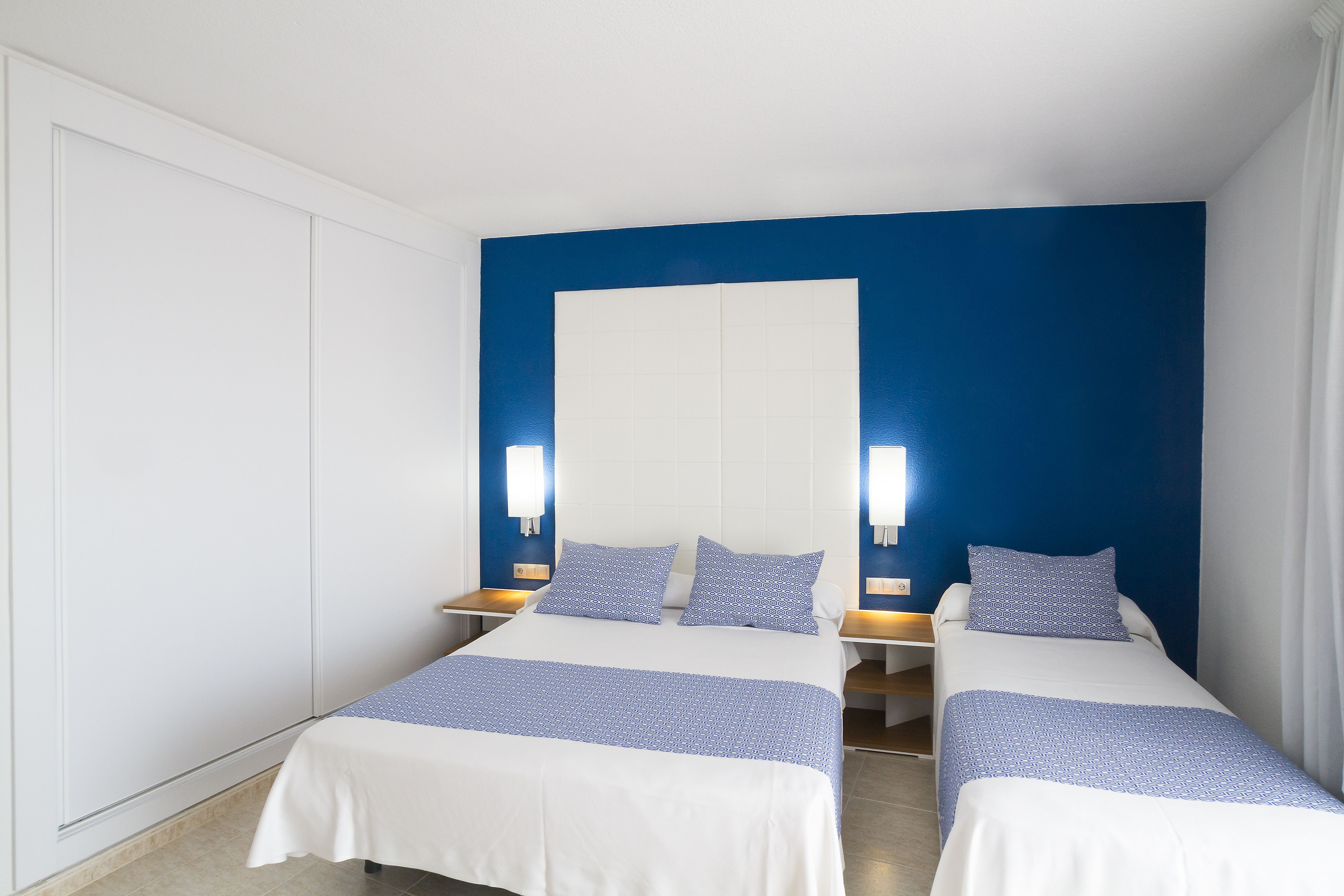 Room, Triple, Lateral Side Sea View، Ibersol Torremolinos Beach 4/10