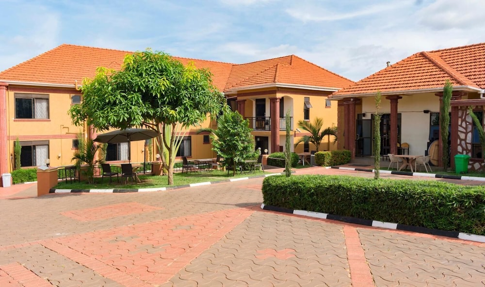Pavillion Hotel 36/45