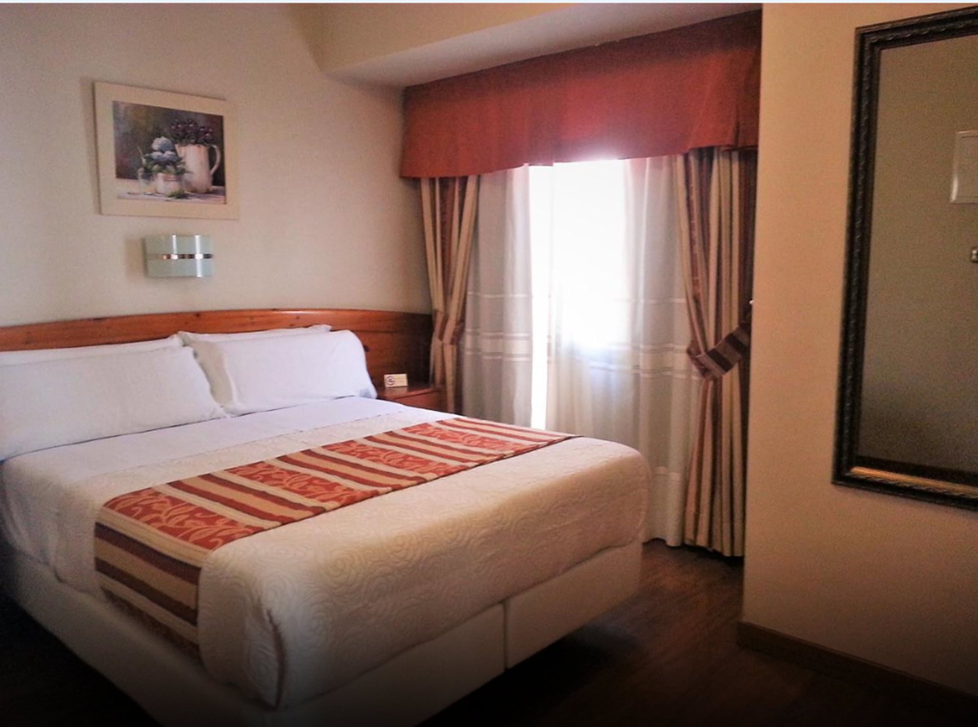 ROOM, DOUBLE BED