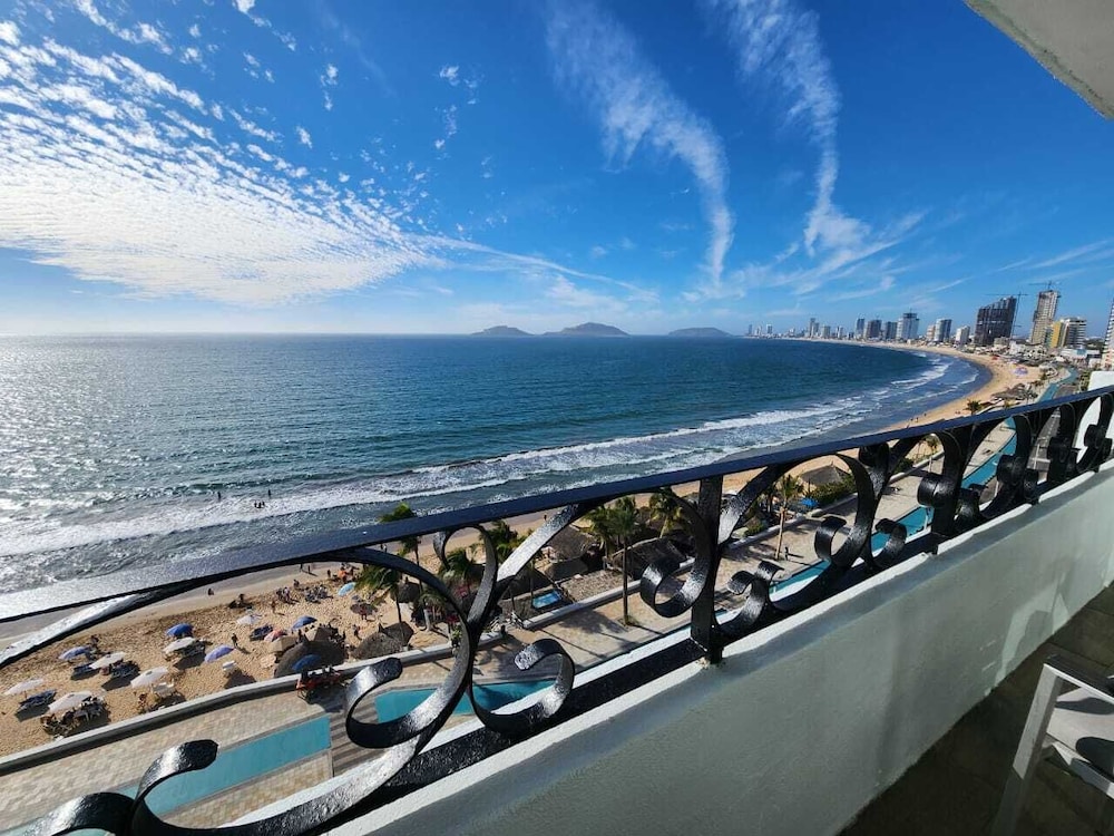 HOTEL HACIENDA MAZATLAN 62/64