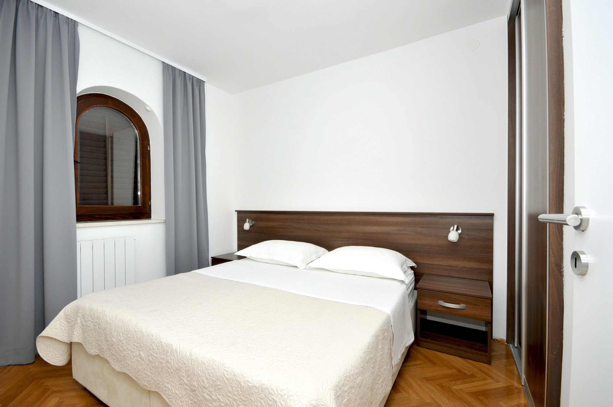 ROMANTIC, APARTMENT, QUEEN BED, SEA VIEW, BALCONY