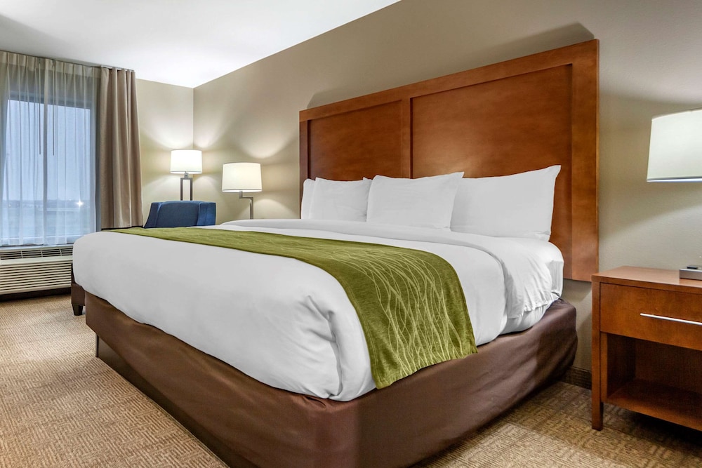 Comfort Inn and Suites Avera Southwest Sioux Falls SD 12/37
