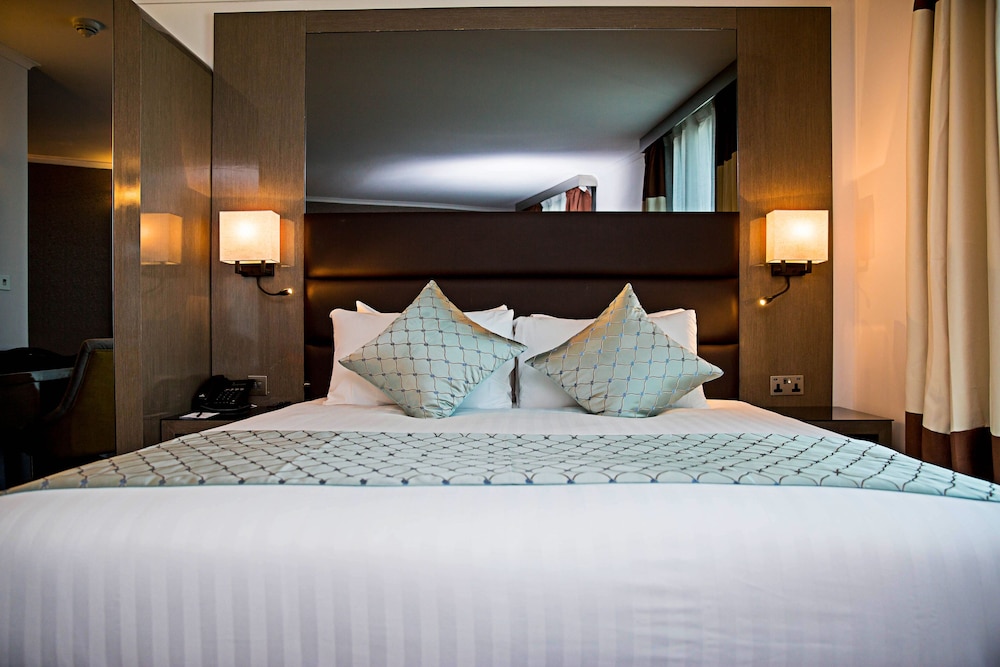 1 BEDROOM, STANDARD, DOUBLE OR TWIN BED