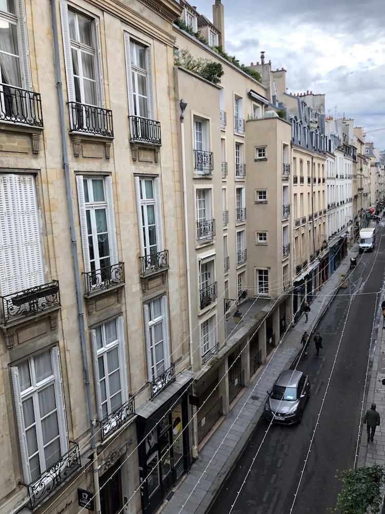 HOTEL DES DEUX-ILES 2/45