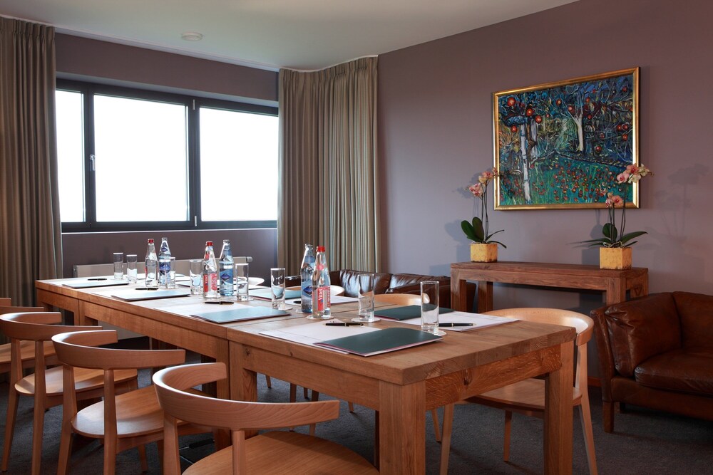 THE SEVEN HOTEL 40/48