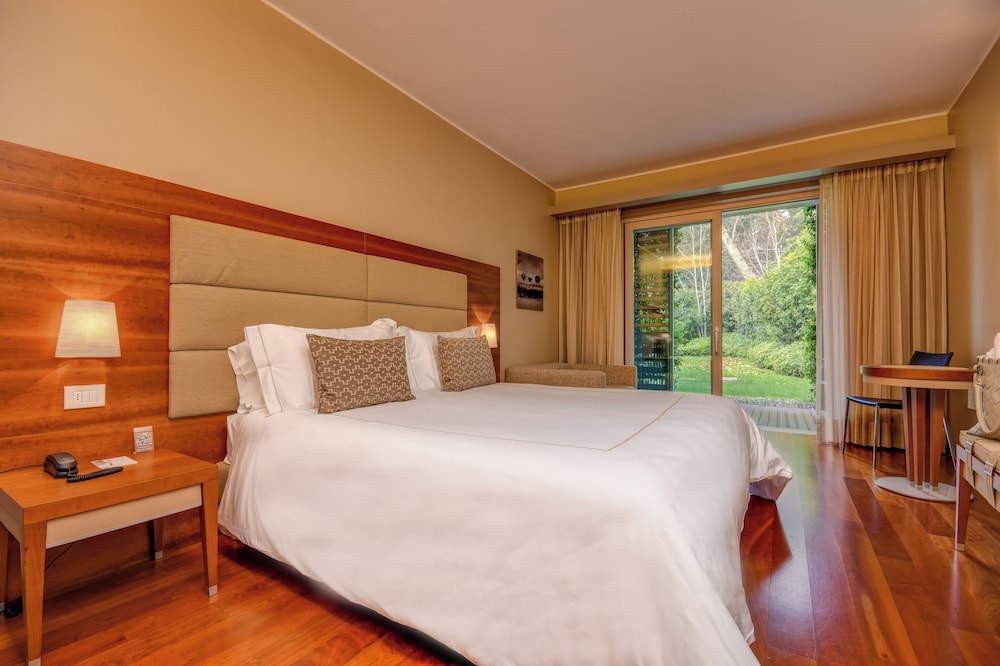 ROOM, DOUBLE BED