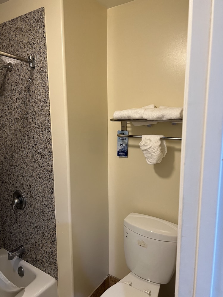 Travelodge By Wyndham Brea 15/29