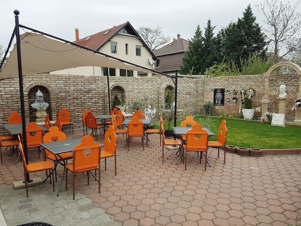 Attila Hotel 41/60