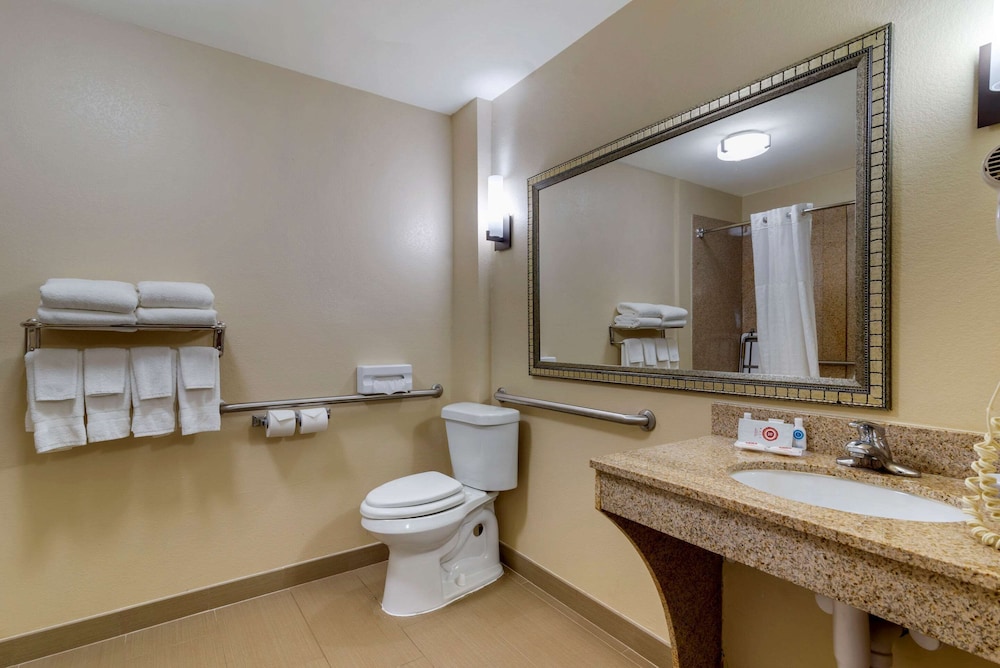 Comfort Inn & Suites Montgomery Eastchase 34/40