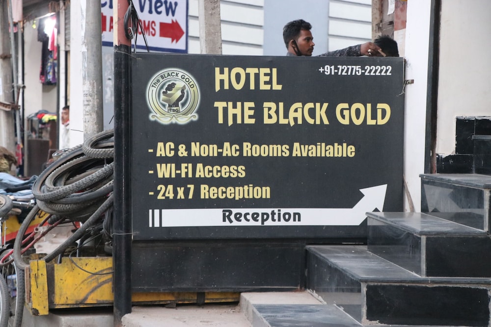 Oyo 12206 Hotel The Black Gold 8/50