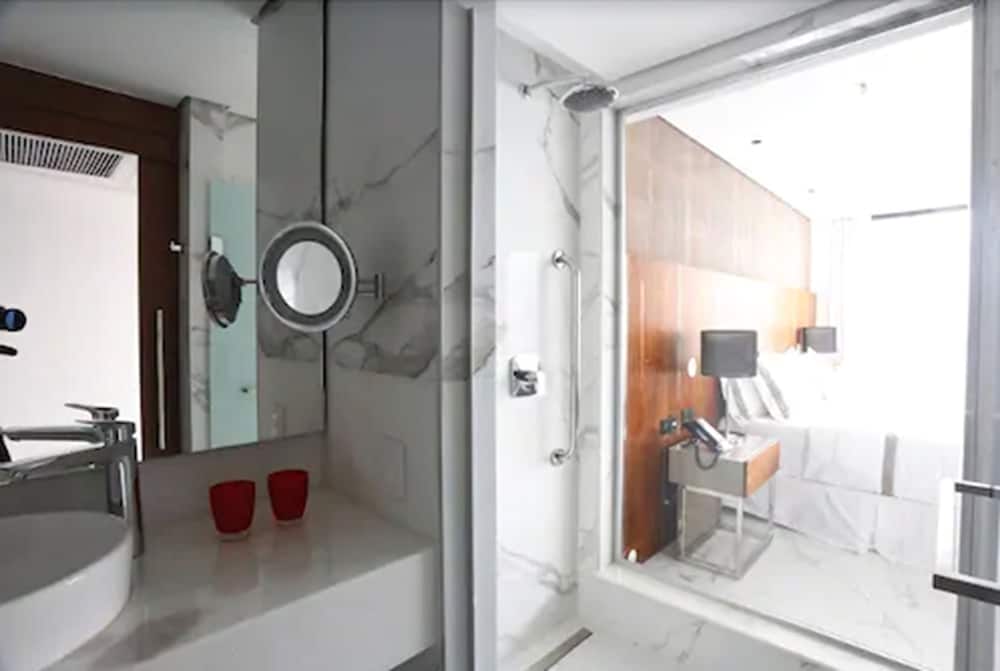 Clh Suites Domingos Ferreira 67/67