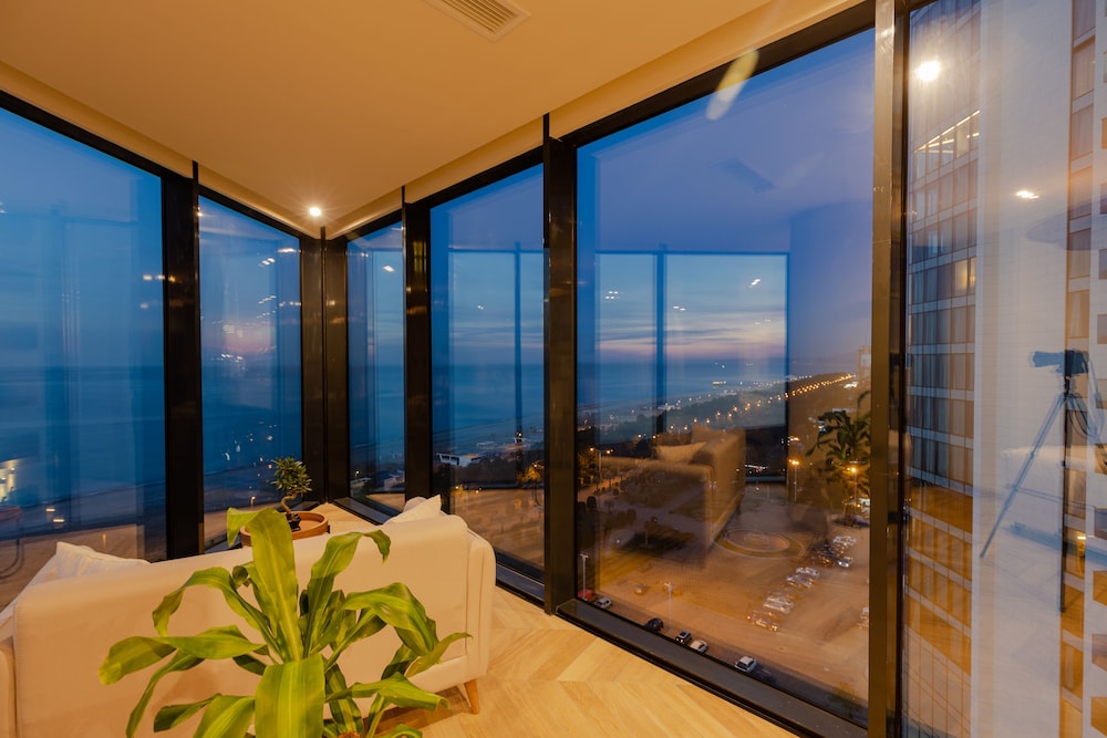 MiraMar Luxury Residences 58/86