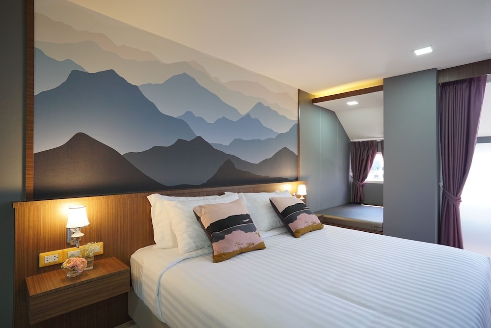THE QUBE FIFTY HOTEL 8/50