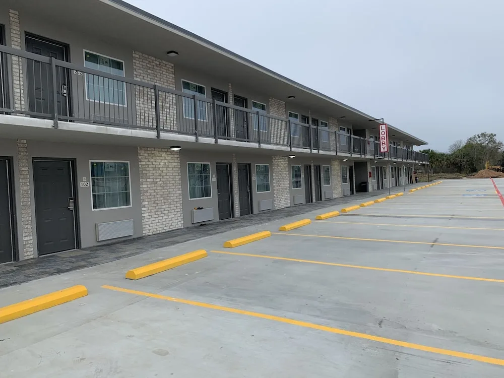 Super 8 by Wyndham Sulphur South 18/20