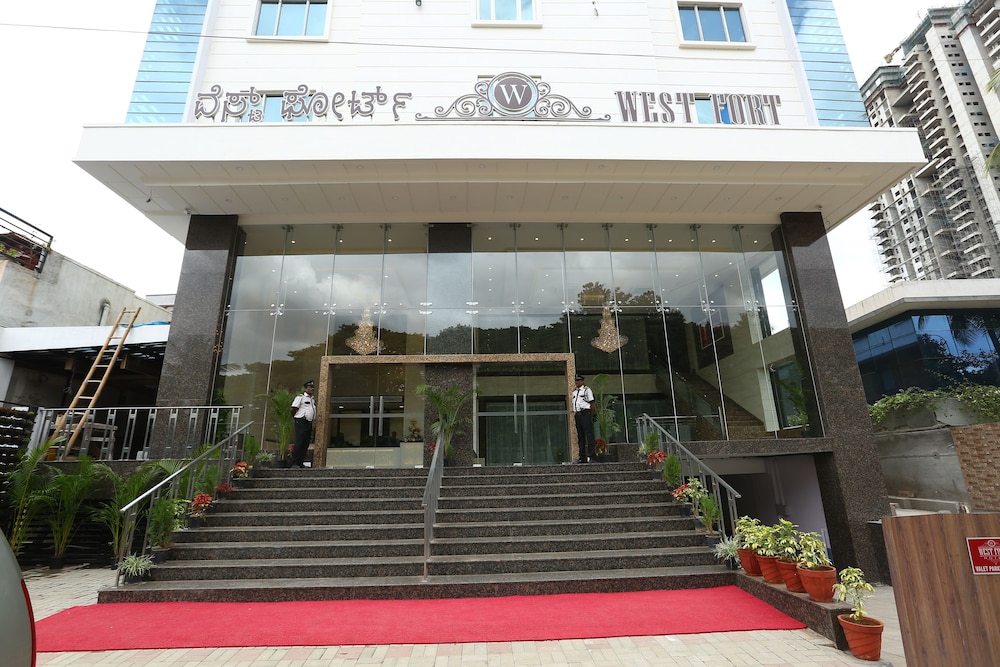 Oyo 6593 West Fort Hotel 2/50