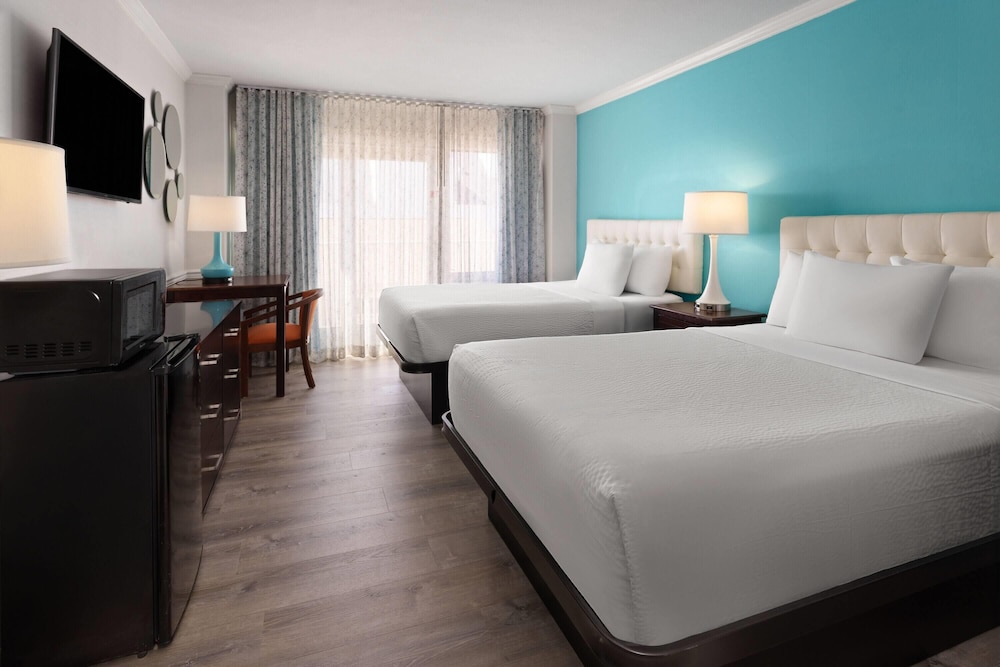 STANDARD, 2 DOUBLE BEDS