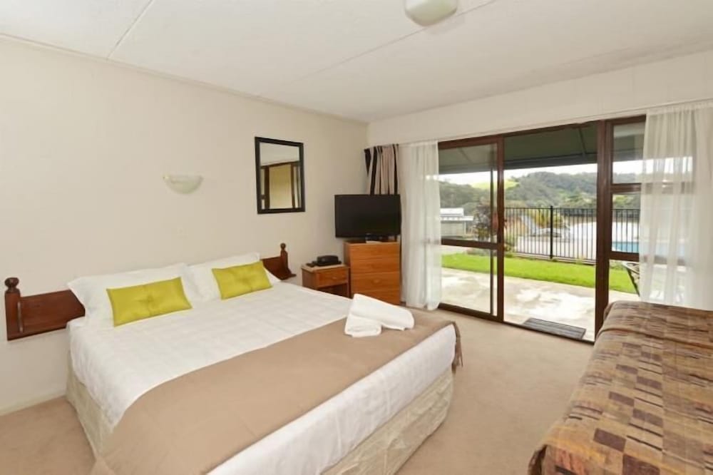 Falls Motel & Waterfront Campground 20/66