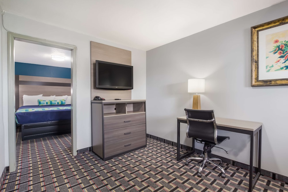Knights Inn & Suites Salem, IN 24/29