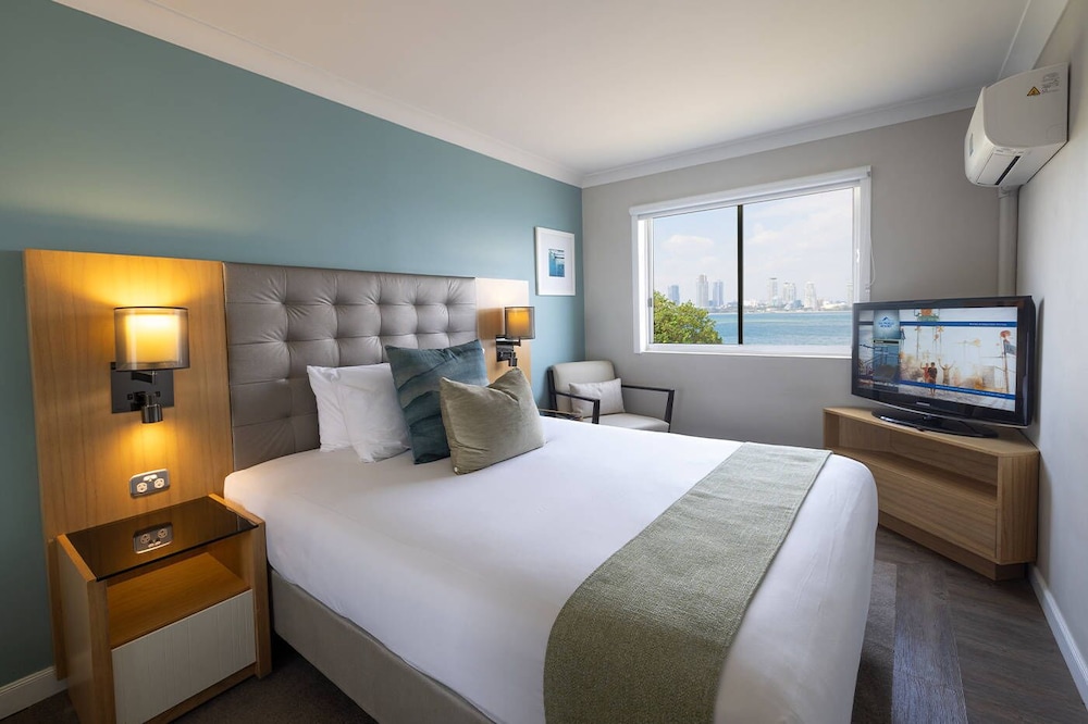 Broadwater, Premium, Suite, Queen Bed